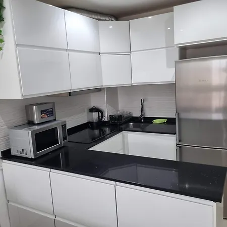 Apartment Center Sea View In